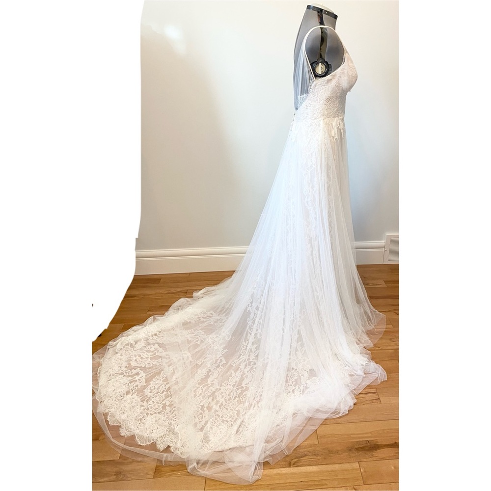 Essence of Australia Lace Chiffon Wedding Dress - Picture 6 of 16